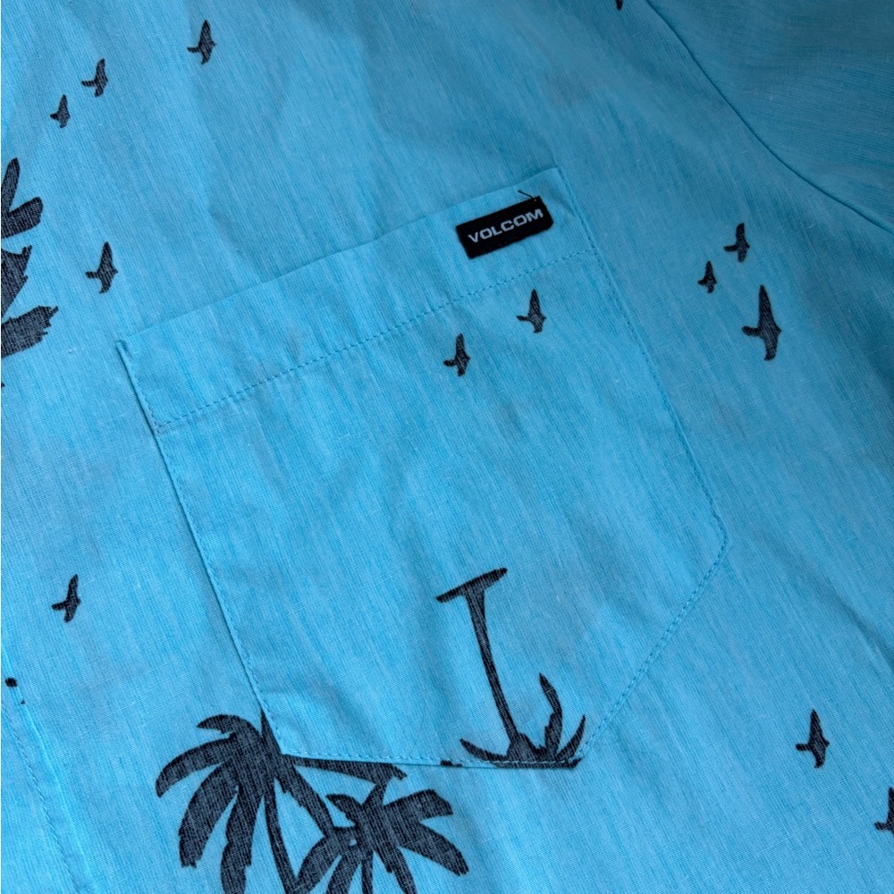 Volcom Men's Blue Short Sleeve Palm-Print Button Down Shirt - Picture 2 of 5